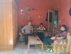 Bripka Ade Mulyana melaksanakan sambang/silatrahmi Kamtibmas dan dumas keliling dalam rangka BEYOND TRUST PRESISI