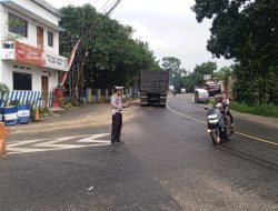 Pengaturan Lalu Lintas Pagi Hari, Bentuk Pelayanan Prima Personel Polsek Tomo Kepada Masyarakat Pengguna Jalan Raya.