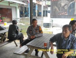 Bripka Dani Santika bersama Briptu Diwan Ahmad melaksanakan sambang/silatrahmi Kamtibmas dan dumas keliling dalam rangka BEYOND TRUST PRESISI