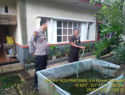 KAPOLSEK SUKASARI BESERTA ANGGOTA UNIT SAMAPTA MEMBERIKAN HIMBAUAN KAMTIBMAS SEBAGAI LANGKAH PREVENTIF DEMI TERCIPTANYA SITUASI KAMTIBMAS YANG KONDUSIF