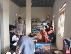 Bhabinkamtibmas Desa Awilega Sambangi Warga Desa Binaanya