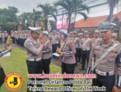 Personel Ditlantas Polda Bali Terima Reward Officer of The Week