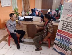 Bhabinkamtibmas Desa Sukamatri Sambangi Warga Desa Binaanya