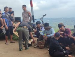Bhabinkamtibmas Desa Genteng Melaksanakan Giat Sambang Dan Silaturahmi Kepada Warga masyarakat
