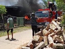 Breaking  News :  Rumah  Warga  Desa  Pagar Dewa  Kecamatan  Manna  Di  Lalap  Si  Jago Merah