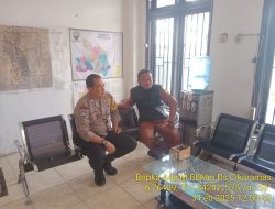 Bripka Ade Mulyana Bhabinkamtibmas Desa Cikaramas Tanjungmedar Polres Sumedang melaksanakan sambang/silatrahmi kamtibmas ke aparatur Desa Cikaramas