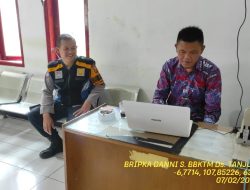 Bripka Dani Santika melaksanakan sambang/silatrahmi Kamtibmas ke aparatur Desa Tanjungmedar