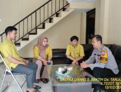 Bripka Dani Santika sambangi aparatur desa serta dumas keliling dalam rangka BEYOND TRUST PRESISI di wilayah Kec. Tanjungmedar
