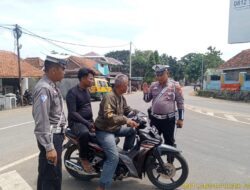 Sosialisasi Ops Keselamatan Lodaya 2025 Kepada Pengemudi Roda 2 dan Roda 4 wilayah kecamatan Tomo.