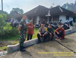 Untuk menjaga Sinergitas TNI/POLRI, Bhabinkamtibmas bersama Babinsa melaksnakan Anjangsana / Silaturahmi TNI/POLRI ke warga masyarakat