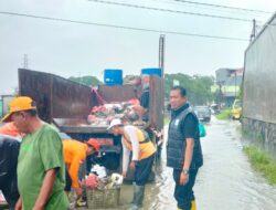 Pemdes Setia Mulya H Ahmadi Bersih-bersih Kampung Bogor Rawa Indah dari Tumpukan Sampah