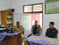 Bripka Dani Santika melaksanakan sambang/silatrahmi Kamtibmas ke aparatur Desa Tanjungmedar