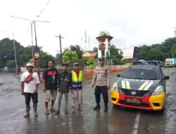 Ciptakan Rasa Aman, Personel Samapta Polsek Tomo Laksanakan KRYD Siang Hari.