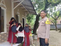 Jalin Silaturahmi dengan Warga Binaan Bhabinkamtibmas Desa Marongge Berikan Pesan-pesan Kamtibmas.
