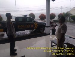 KAPOLSEK SUKASARI BESERTA ANGGOTA UNIT SAMAPTA MEMBERIKAN HIMBAUAN KAMTIBMAS SEBAGAI LANGKAH PREVENTIF DEMI TERCIPTANYA SITUASI KAMTIBMAS YANG KONDUSIF