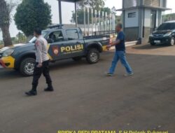 KAPOLSEK SUKASARI BESERTA ANGGOTA UNIT SAMAPTA MEMBERIKAN HIMBAUAN KAMTIBMAS SEBAGAI LANGKAH PREVENTIF DEMI TERCIPTANYA SITUASI KAMTIBMAS YANG KONDUSIF
