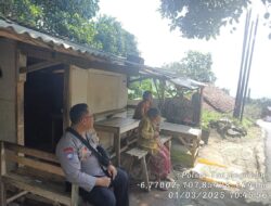 Aipda Tata Sasmita bersama Bripka Agus Sukmana Laksanakan Silaturahmi Kamtibmas dan Dumas Keliling dalam Rangka BEYOND TRUST PRESISI.