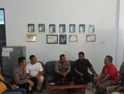 Polsek Sukasari melaksanakan kegiatan Jumat Curhat untuk menampung aspirasi warga dan meningkatkan kinerja Polri sebagai pelindung dan pengayom masyarakat