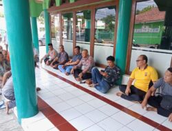 Jumat Curhat Kapolsek Tomo Bersama Warga di Masjid Nurul Iman Desa Tomo