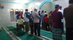 Polsek Sukasari melaksanakan Tarawih Ramadhan 1446 H Bersama Warga