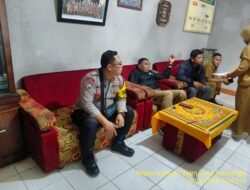 Bripka Agus Sukmana laksanakan Silaturahmi dan Koordinasi Kamtibmas ke Kepala Desa dan aparatur Desa Sukamukti