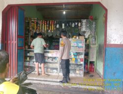Aiptu Nana Sujana bersama Bripka Yuyun Yuwana sambangi warga masyarakat