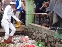 Kang Dedi Mulyadi Turun Langsung Bersihkan Sampah di Pasar Babelan Bekasi