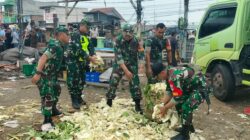 Personil Koramil 04/Babelan Bersihkan Sampah di Pasar Babelan, Wujudkan Lingkungan Bersih dan Nyaman