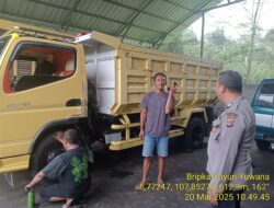 Aiptu Nana Sujana bersama Bripka Yuyun Yuwana sambangi warga masyarakat