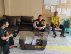 Bripka Dani Santika sambangi aparatur desa serta dumas keliling dalam rangka BEYOND TRUST PRESISI di wilayah Kec. Tanjungmedar