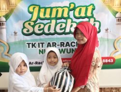 TKIT Ar-Rachmah Nusawungu Tanamkan Sikap Peduli Sesama Sejak Dini