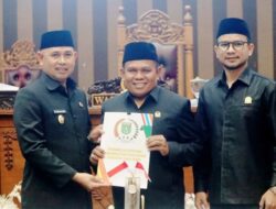 Wabup Tanbu H.Bahsanudin hadiri Rapat Paripurna DPRD Pengesahan Raperda Riset dan Inovasi Daerah.