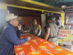 Aipda Tata Sasmita bersama Bripka Agus Sukmana melaksanakan sambang/silatrahmi kamtibmas ke warga masyarakat 