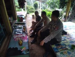 KAPOLSEK SUKASARI BESERTA ANGGOTA UNIT SAMAPTA MEMBERIKAN HIMBAUAN KAMTIBMAS SEBAGAI LANGKAH PREVENTIF DEMI TERCIPTANYA SITUASI KAMTIBMAS YANG KONDUSIF