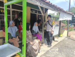 Aipda Tata Sasmita bersama Bripka Agus Sukmana Laksanakan Silaturahmi Kamtibmas dan Dumas Keliling dalam Rangka BEYOND TRUST PRESISI.