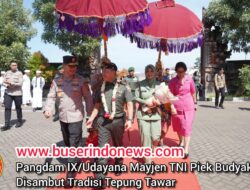 Pangdam IX/Udayana Mayjen TNI Piek Budyakto Disambut Tradisi Tepung Tawar
