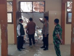 Kapolsek Kadipaten Tinjau Langsung Ambruknya Bangunan Lab SMPN 1 Kadipaten Majalengka