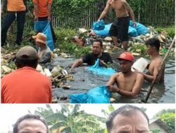 Dengan Sigap Kepala UPTD Wilayah 1 Zulkarnain Lubis Lakukan Pengangkatan Sampah di Kali Kopeng Kec. Babelan