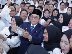 Bupati Tanbu Andi Rudi Latif Serahkan SK Pengangkatan CPNS dan PPPK