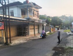 Anggota Polsek Tanjungkerta Laksanakan Pengaturan Lalu Lintas di Pagi Hari