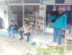 Aiptu Nana Sujana bersama Bripka Yuyun Yuwana sambangi warga masyarakat
