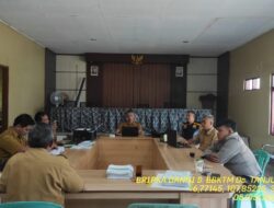 Bripka Dani Santika melaksanakan sambang/silatrahmi Kamtibmas ke aparatur Desa