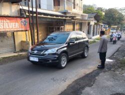 Anggota Polsek Tanjungkerta Laksanakan Pengaturan Lalu Lintas di Pagi Hari
