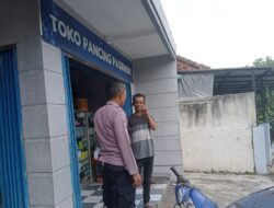 Anggota Bhabinkamtibmas Polsek Tanjungkerta Laksanakan Sambang dan Silaturahmi dengan Warga Desa Sukamantri