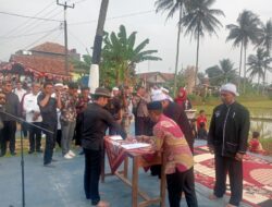 Bupati Purwakarta Lantik 4 Kades Hasil PAW Di Persawahan Desa Gandamekar