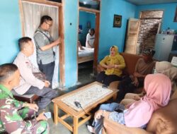 Bripka Ade Mulyadi Laksanakam Evakuasi Warga Masyarakat Yang Mengalami Sakit Lupus di Wilayah Kelurahan Talun