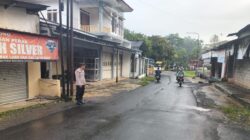Anggota Polsek Tanjungkerta Laksanakan Pengaturan Lalu Lintas di Pagi Hari
