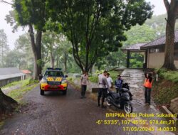 KAPOLSEK SUKASARI BESERTA ANGGOTA UNIT SAMAPTA MEMBERIKAN HIMBAUAN KAMTIBMAS SEBAGAI LANGKAH PREVENTIF DEMI TERCIPTANYA SITUASI KAMTIBMAS YANG KONDUSIF