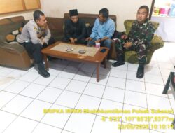 Polsek Sukasari melaksanakan kegiatan Jumat Curhat untuk menampung aspirasi warga dan meningkatkan kinerja Polri sebagai pelindung dan pengayom masyarakat.
