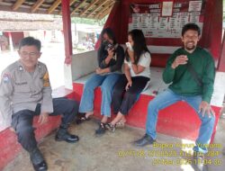 Aiptu Nana Sujana bersama Bripka Yuyun Yuwana sambangi warga masyarakat